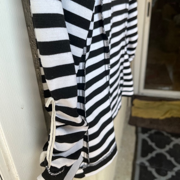 Valia single button jacket B/W stripe blazer - Picture 9 of 13